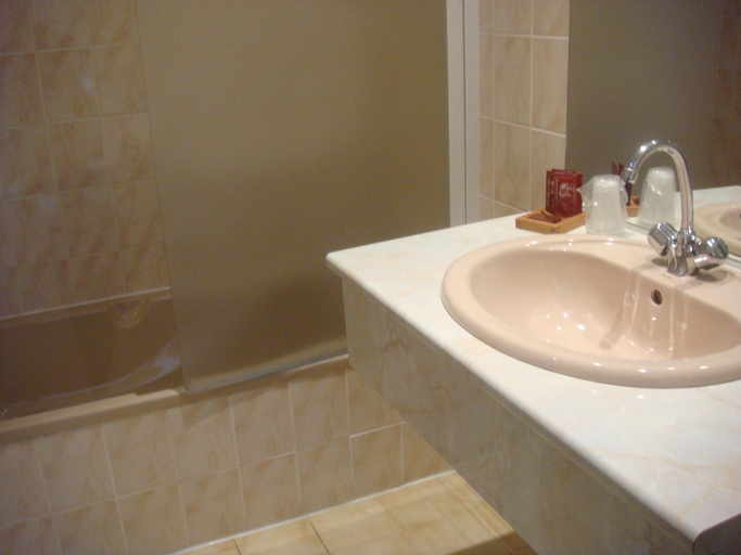 Bathroom 5, Hotel La Chaumiere, Vendée