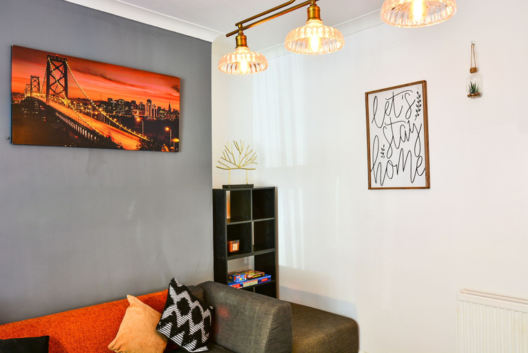Others 4, Captivating 3-bed House in Swansea Town Center, Swansea