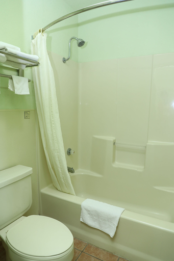 Bathroom 4, Budget Inn, Erath