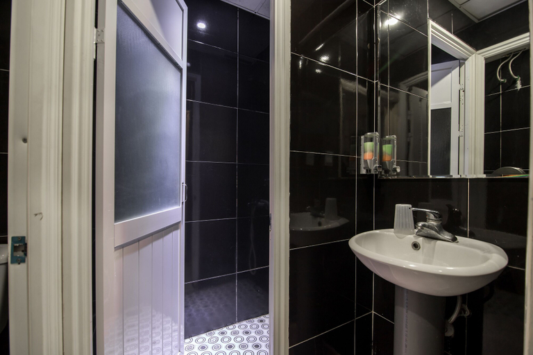 Bathroom 5, Box Hotel, Hoàn Kiếm