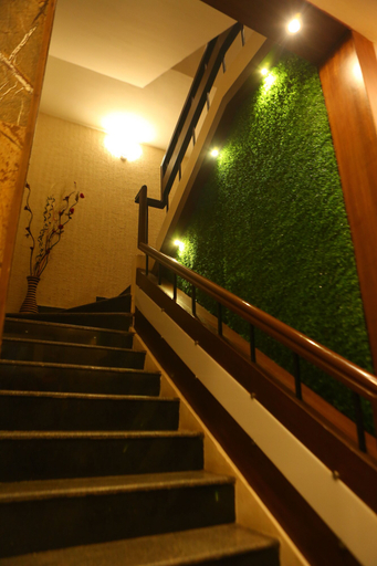 Others 5, Horizon Inn, Chennai