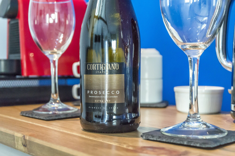 Food & Drinks 4, To Mawr - 2 Bedroom Apartment - Tenby, Pembrokeshire