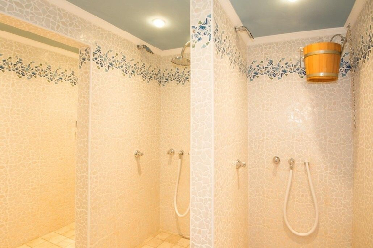 Bathroom 3, Hotel Akelei, Bolzano