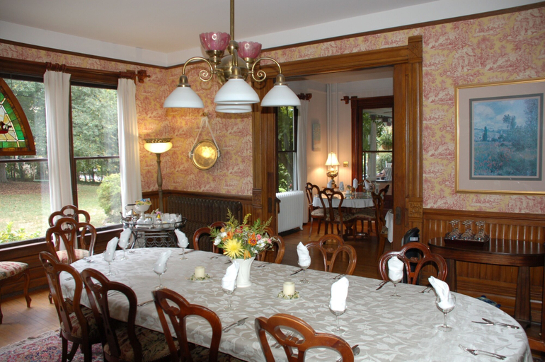 Food & Drinks 5, Beaufort House Inn, Buncombe
