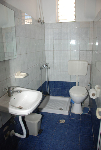 Bathroom 5, Casa Mia Hotel, Sarandës