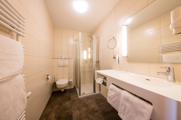 Bathroom 4, Landhotel Endhart, Landsberg am Lech