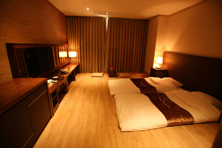 Bedroom 2, Hyunjin Tourist Hotel, Donghae