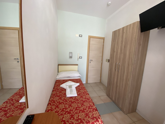 Bedroom 2, Hotel Nanni Garnì, Rimini