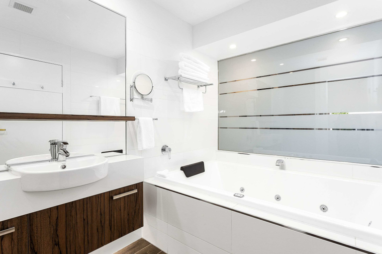 Bathroom 5, Quality Hotel Taylors Lakes, Brimbank - Keilor