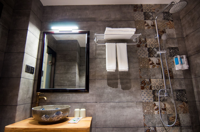 Bathroom 4, Yun Meng Qi Inn, Zhangjiajie