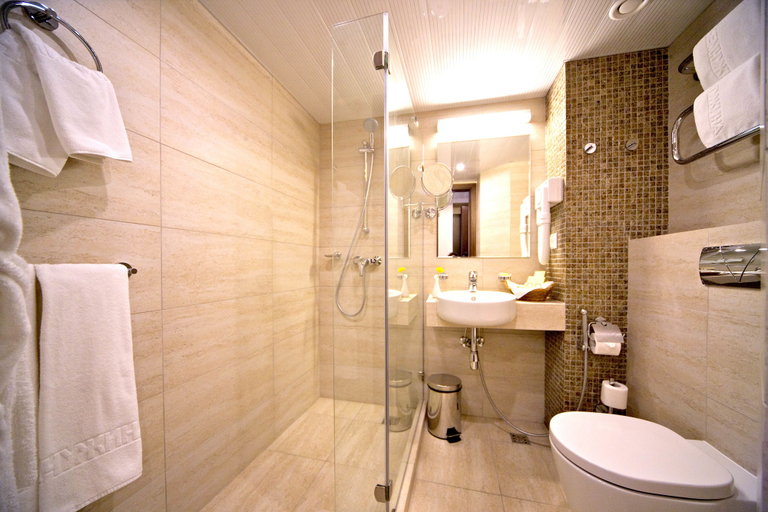 Bathroom 4, Grand Hotel Zhemchuzhina, Sochi gorsovet