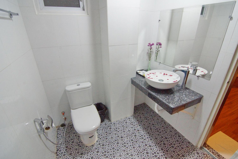 Bathroom 4, Royal Pearl Hotel, Mandalay