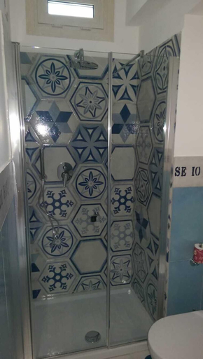 Bathroom 5, Casa Amorino, Salerno