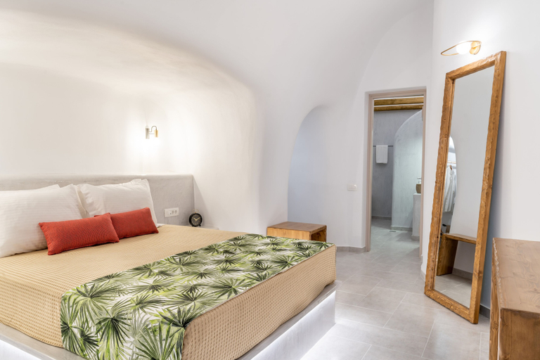 Bedroom 3, Wine and Yard Caves, South Aegean