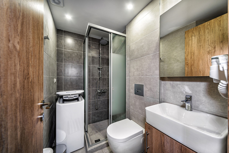 Bathroom 3, Elia Tree Studios, Crete