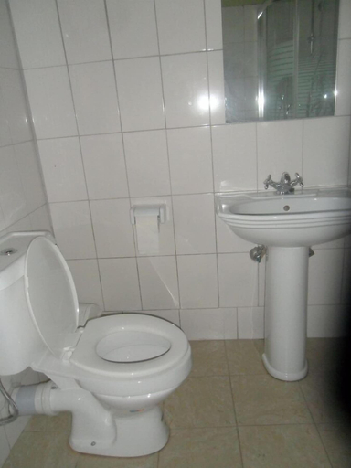 Bathroom 3, Engiri Game Lodge and Campsite, Bunyaruguru
