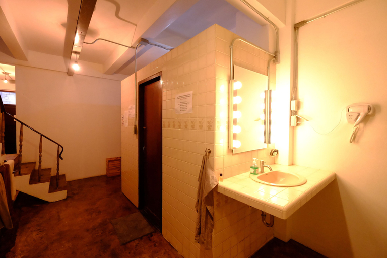 Bathroom 5, 42 Guesthouse, Huai Kwang