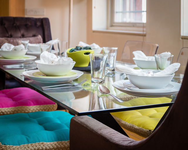 Food & Drinks, Spacious 2-bedroom Apartment in Mayfair, London