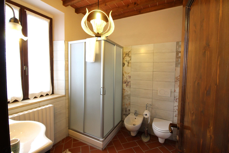 Bathroom 4, Arcobaleno, Arezzo