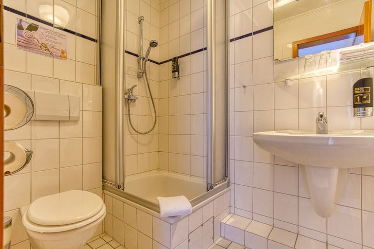 Bathroom 5, Sport Hotel Bad Bevensen, Uelzen