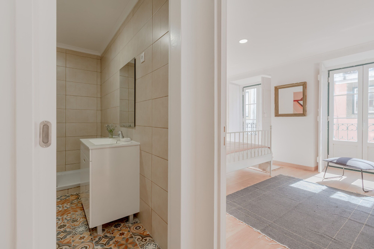 Bathroom 3, Bright & Spacious W/ Orange Tree Patio Apartment by TimeCooler, Lisbon