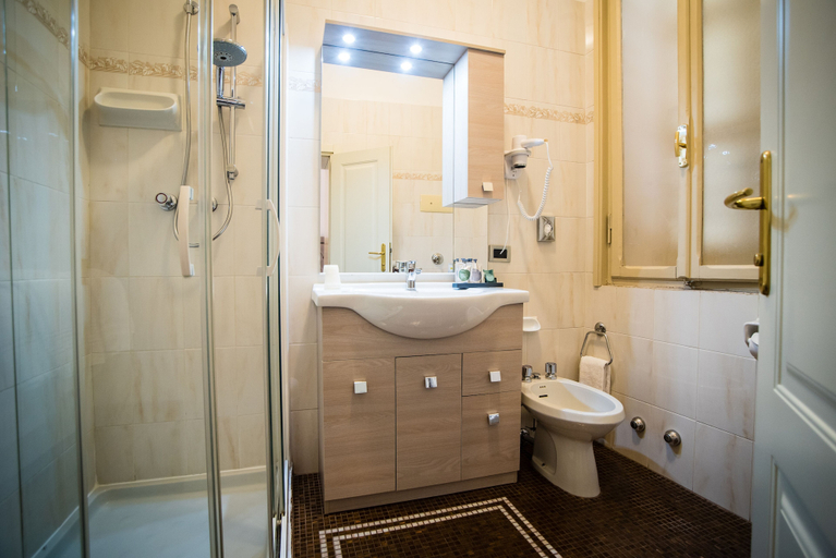 Bathroom 4, Ala d'Oro, Ravenna