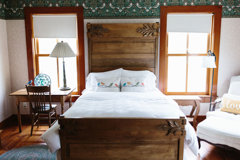 Bedroom 2, Round Barn Farm B & B Event Center, Goodhue