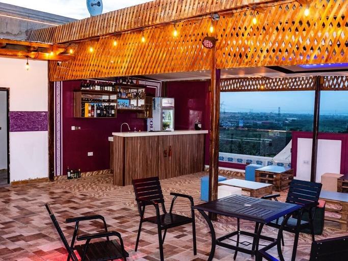 Food & Drinks, Colindale Court, Tema