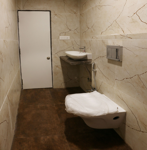 Bathroom 4, Sky suites by Monarch, Thane