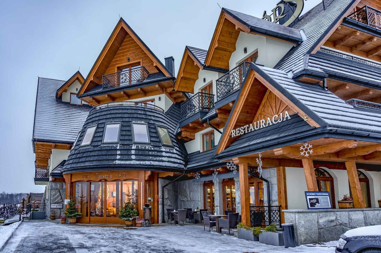 Exterior & Views