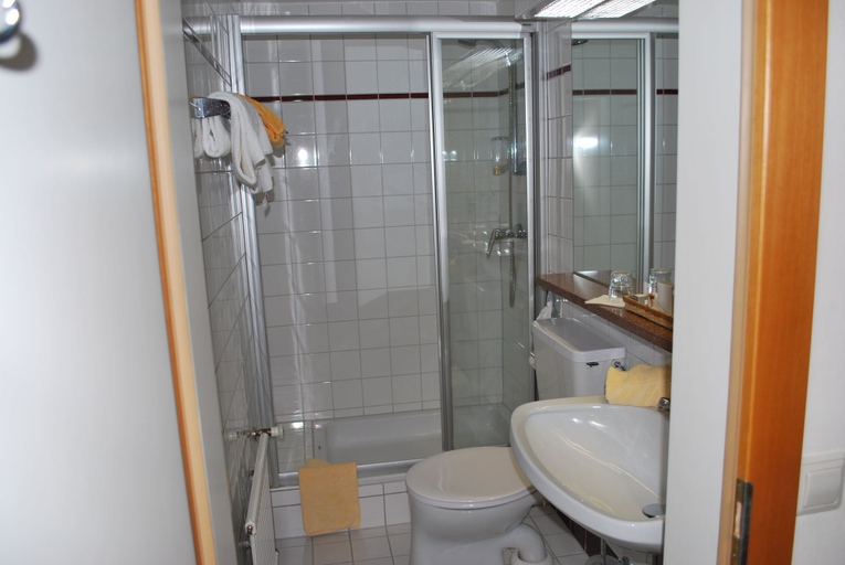 Bathroom 5, Thermal Resort Hotel Elisabethpark, Sankt Johann im Pongau