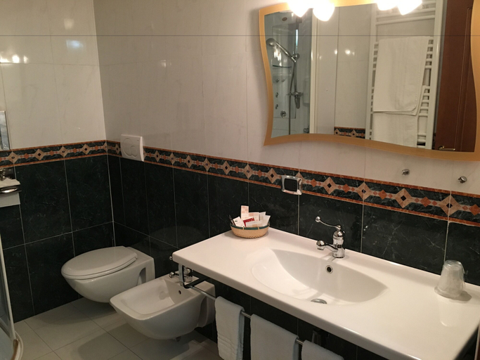 Bathroom 5, Hotel Al Ritrovo, Enna