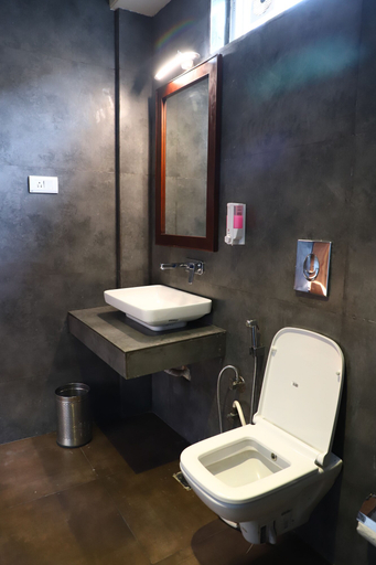 Bathroom 5, Lavanya Motel, Delhi
