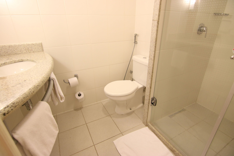 Bathroom 3, Samba Itaboraí, Itaboraí
