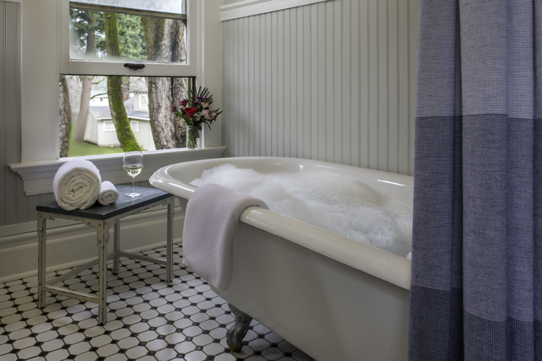 Bathroom 3, Inn at the Gorge, Hood River
