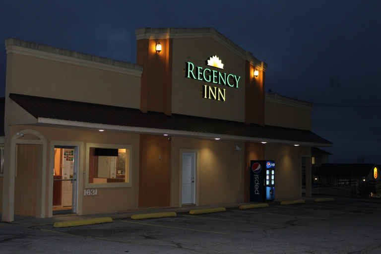 Exterior & Views 2, Regency Inn, Phelps