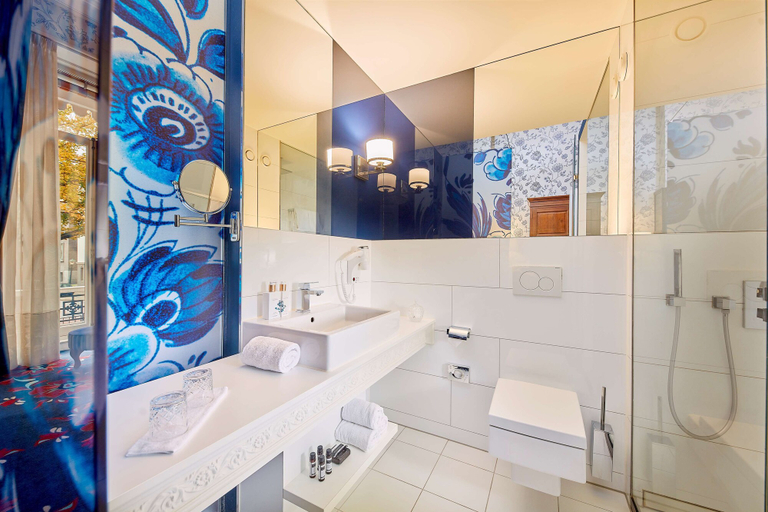 Bathroom 4, Carlton Ambassador Hotel, Den Haag