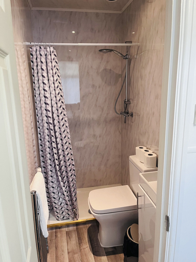 Bathroom 4, Abbeyfield Guesthouse, Sefton