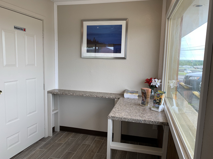 Others 5, Regency Inn, Phelps