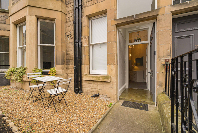 Exterior & Views, Chic 2 Bedroom Apartment near Old Town, Edinburgh