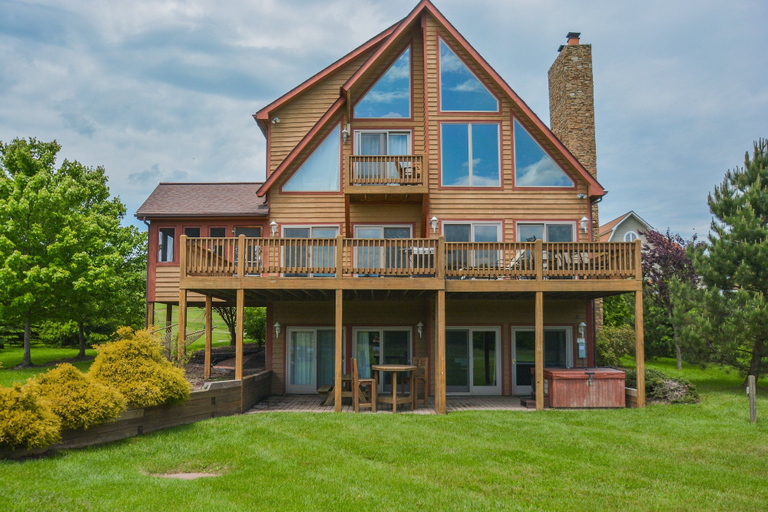 Exterior & Views
