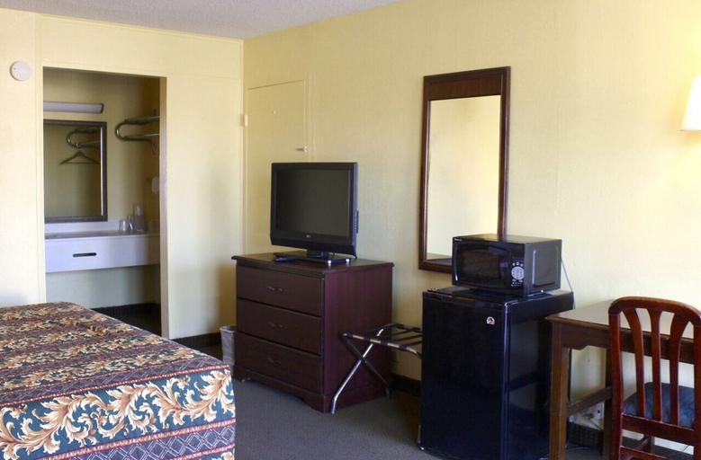 Bedroom 2, Rodeway Inn Monroe, Union