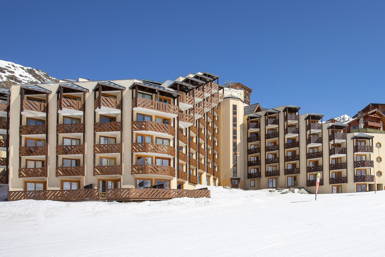 Exterior & Views