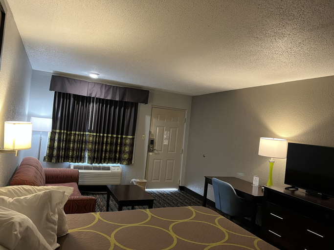 Bedroom 3, Super 8 By Wyndham Meridian, Lauderdale