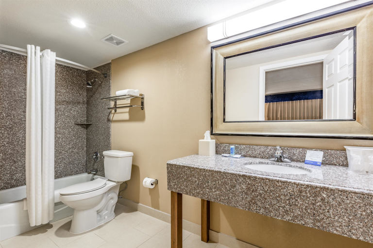 Bathroom 4, SureStay Hotel by Best Western Tupelo North, Lee