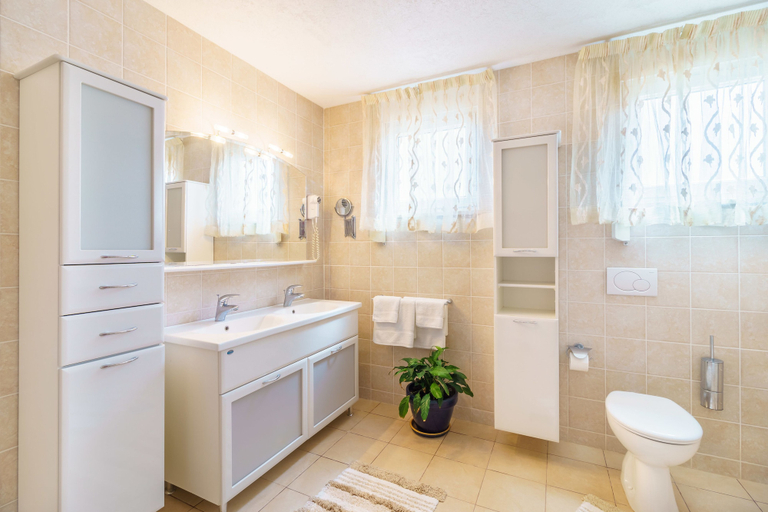 Bathroom 5, Kis Residence, Korčula