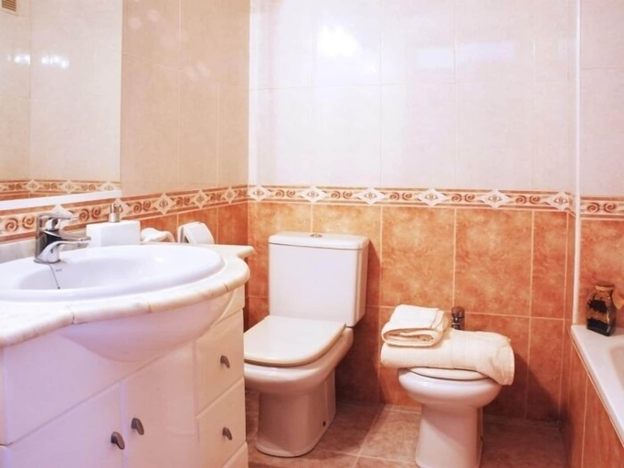 Bathroom, Apartamentos Almazor-6, Tarragona