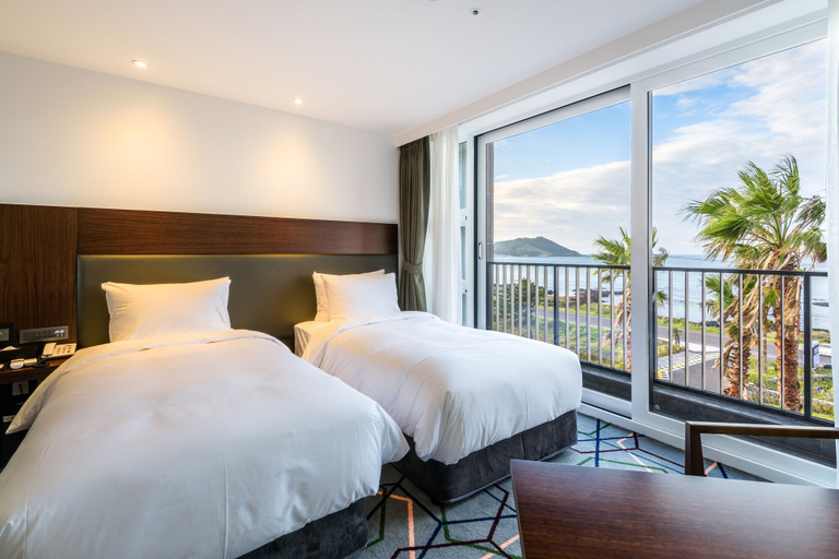 Bedroom 2, Augila Hotel Jeju Oceano Suites, Jeju