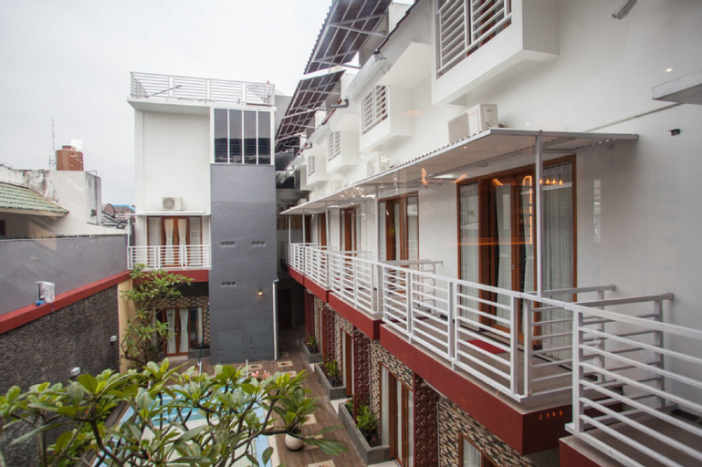 Exterior & Views 22