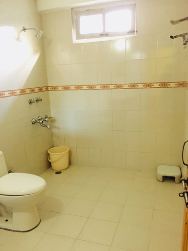 Bathroom 3, Devdhar Hilltop Cottages, Kullu